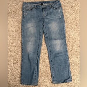 Apt. 9 Women's Modern Fit Straight Leg Jeans Size 6 Distressed